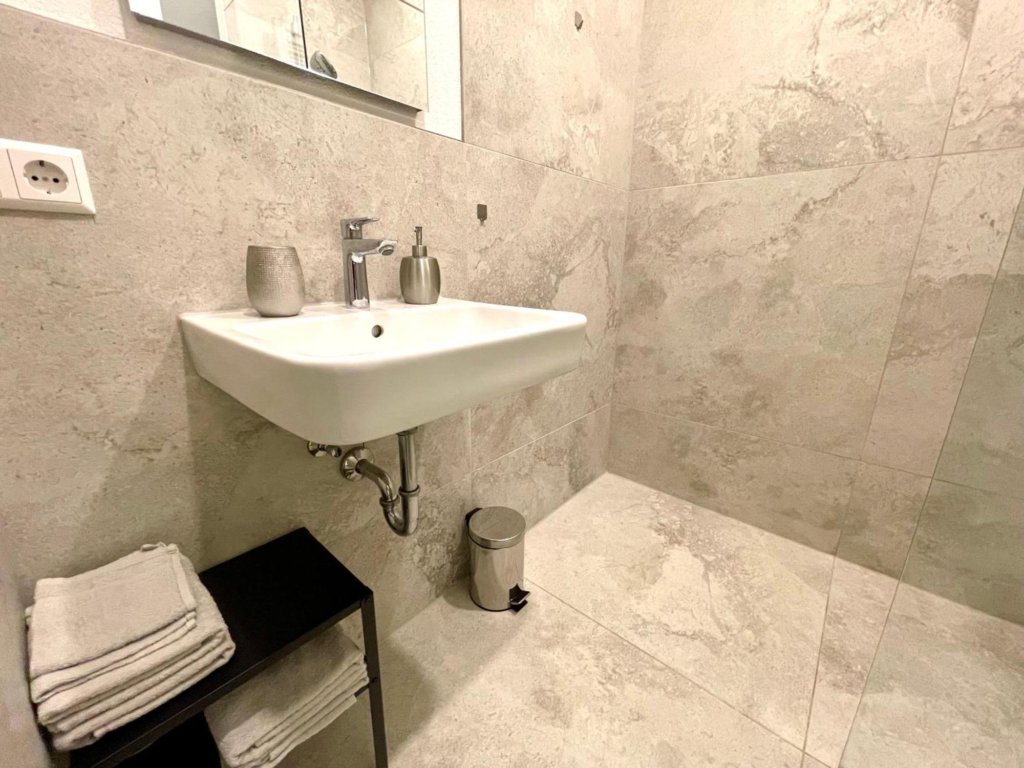 Neu Wunderschoenenes Weisses Apartament Am Schloessle Zentrum Goldstadt 포르츠하임 외부 사진