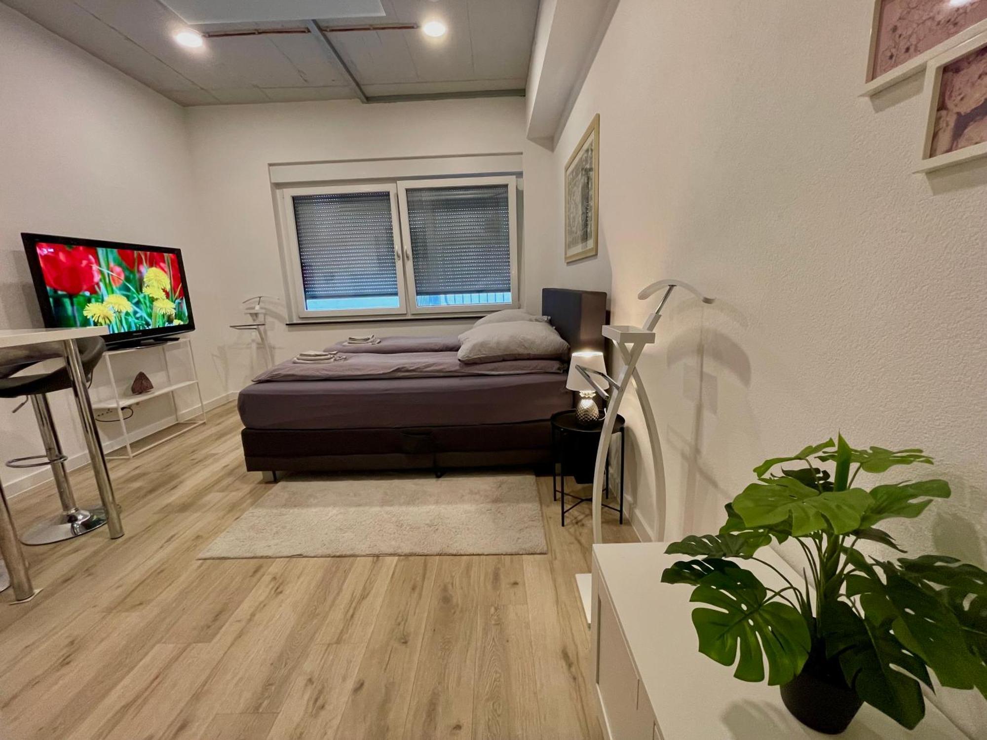Neu Wunderschoenenes Weisses Apartament Am Schloessle Zentrum Goldstadt 포르츠하임 외부 사진