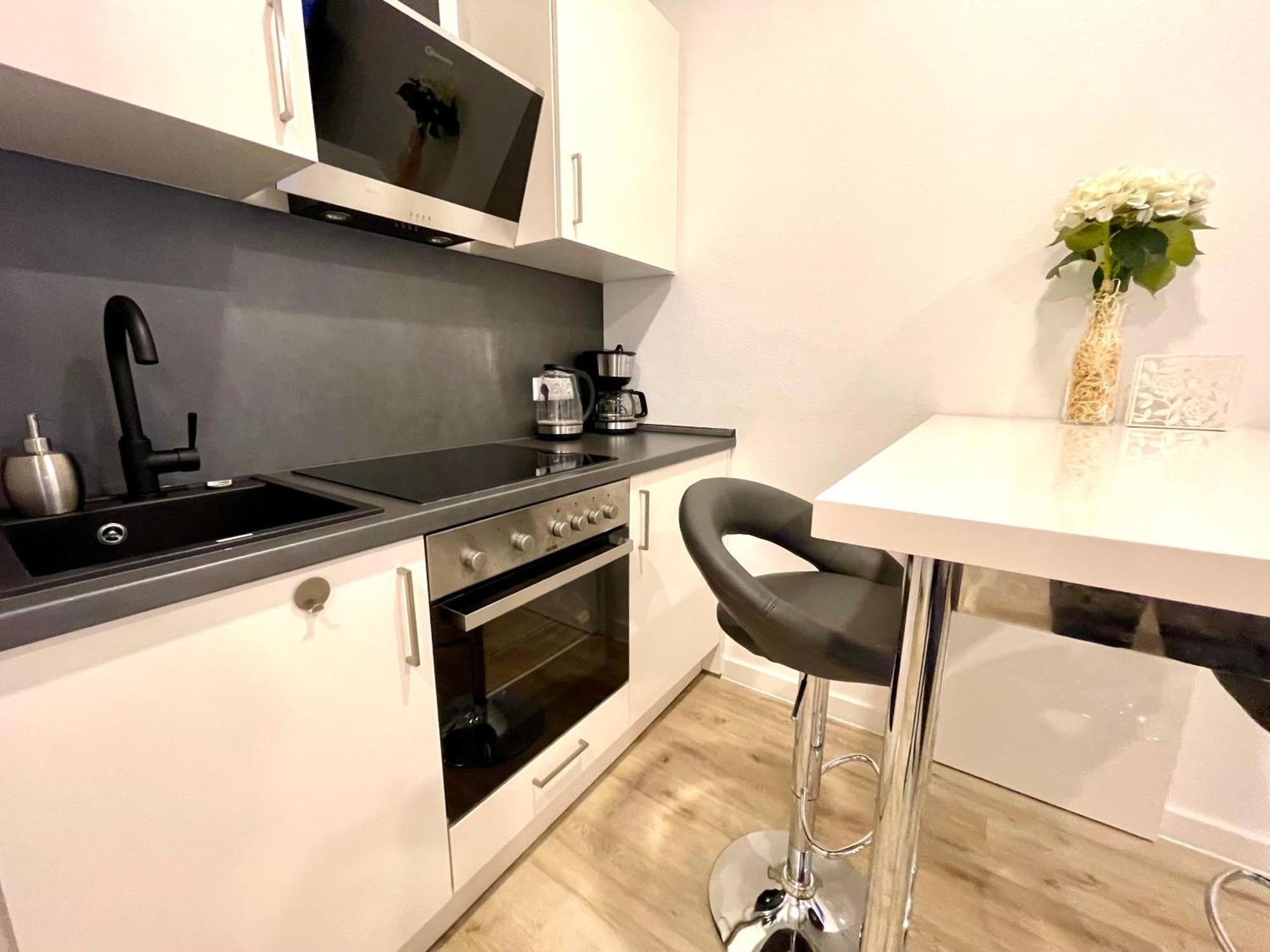 Neu Wunderschoenenes Weisses Apartament Am Schloessle Zentrum Goldstadt 포르츠하임 외부 사진